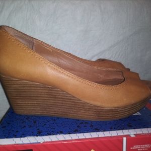 Lucky Brand leather platforms peep toe 8.5